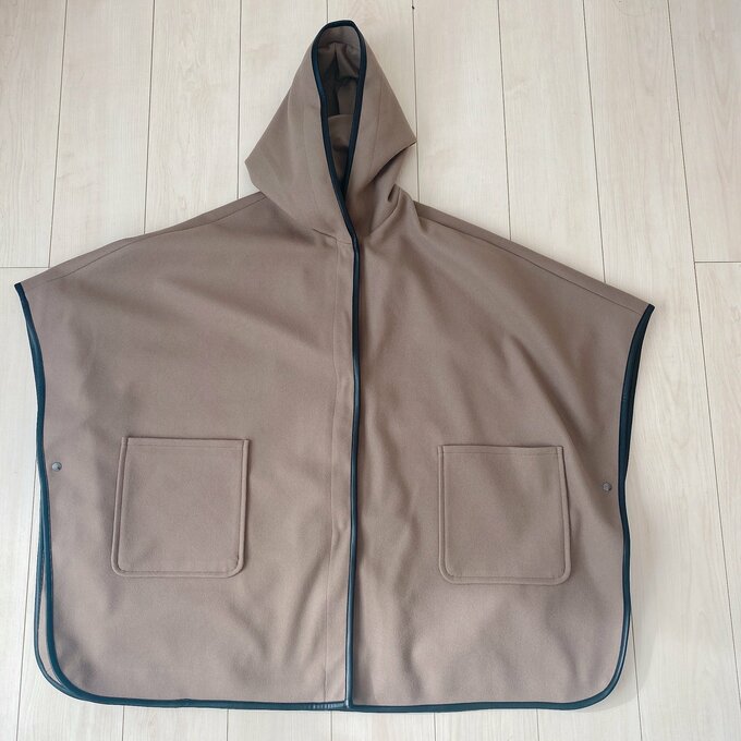 広げると四角いシルエット