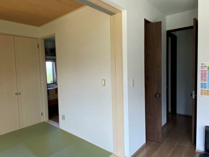 2つの出入り口があるクローゼット