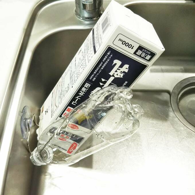 ペットボトルや牛乳パックも倒れやすかったりして置き場所に困ります