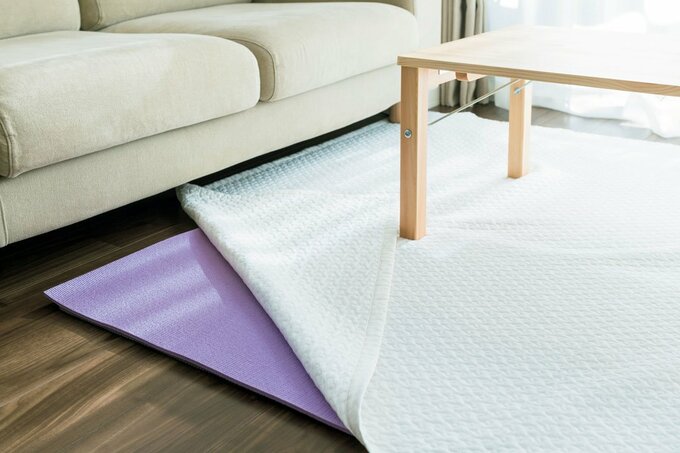 来客時はざぶとん代わりにヨガマットを重ねる