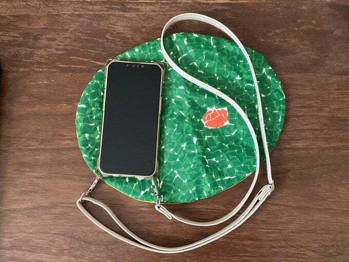 レザー調スマホショルダー