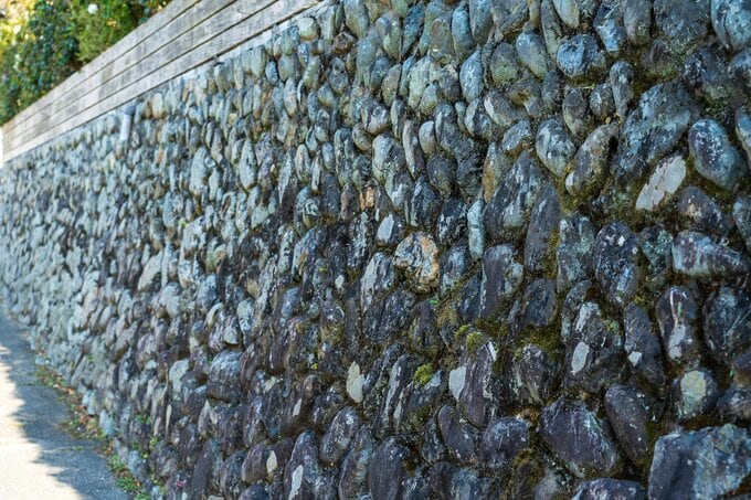 危なそうな擁壁