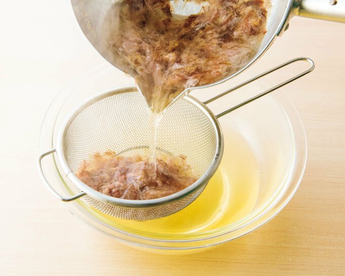 カツオ節をこす