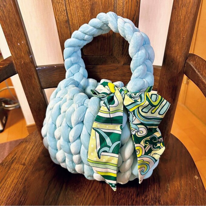 ブルー×ホワイトミックスマンドゥバッグ