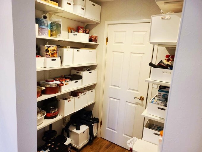 パントリーは目隠し収納