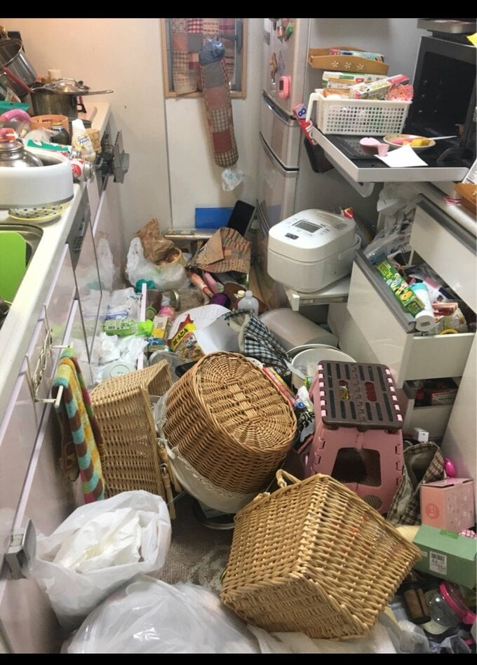 震度6弱を記録した2018 年大阪府北部地震で壊滅したキッチン