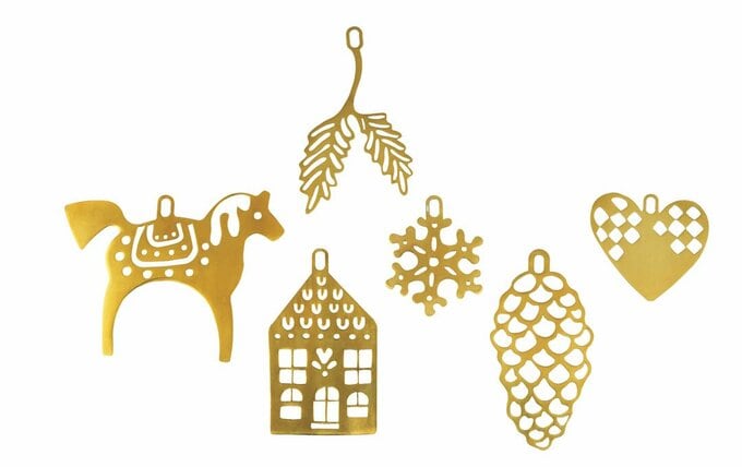 ゴールドカラーのオーナメント