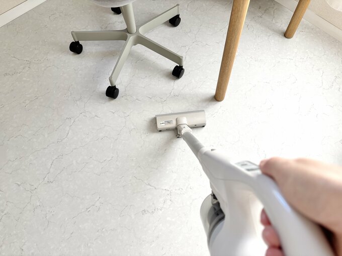 掃除機をかける
