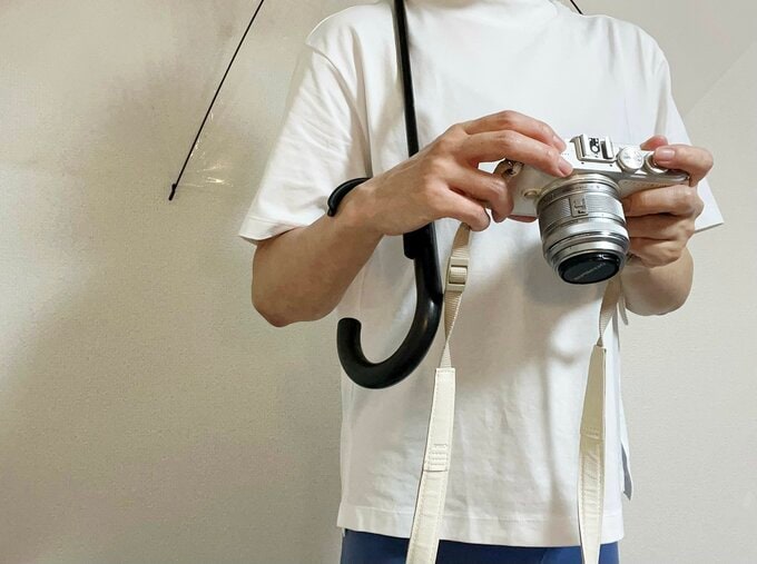 「両手が自由に使える 傘ハンドルホルダー」