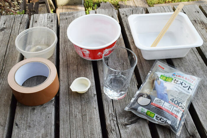 ダイソーのセメントとカップ麺の空き容器で「プランター」をDIY