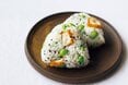 簡単おいしい！酢飯でつくる「ちくわと枝豆の薬膳おにぎり」レシピ。疲れの解消にも　
