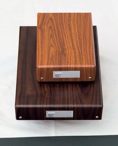 洗練された木目が美しい小物に便利な収納箱