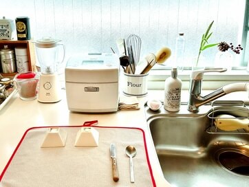 70代、キッチンの空間は「小さく、軽く、少なく」。料理がラクになった