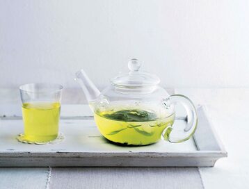 「氷出し」でいつもの緑茶が玉露のように甘くなる！夏に涼しいお茶の飲み方