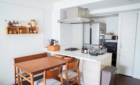 無印良品を使ったナチュラルインテリア。見せる収納やカーテン選びのコツ