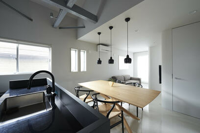 【戸建てリノベ事例】新築を購入して2階を部分リノベ。名作家具と暮らすミニマル空間に