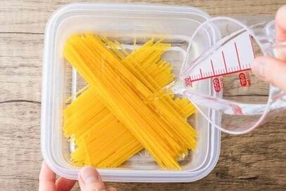 話題の「冷凍コンテナごはん」。絶品パスタやフレンチトースト、時短料理研究家・ろこさん考案の人気レンチンレシピ6選