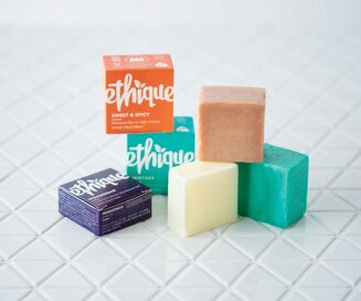 固形タイプのシャンプーなら浴室すっきり。つめ替えもなし！