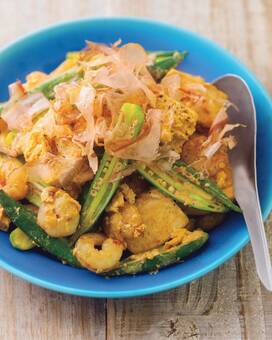 オクラでチャンプルー。ネバネバが新しく、低糖質もうれしい