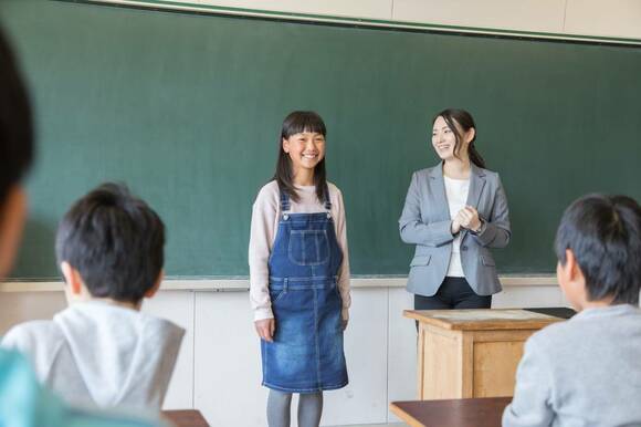 挨拶をする子どもの様子