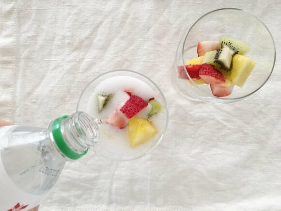 サイダーを注ぐ