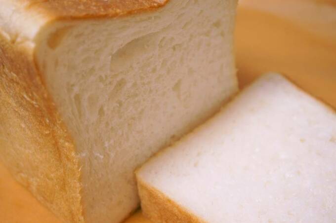 カナダ産一等粉と石臼挽き粉を配合