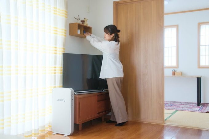 テレビ脇に設置