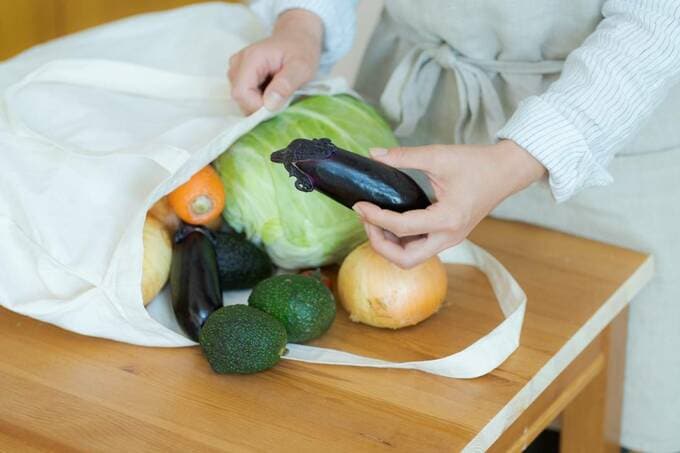 袋に野菜