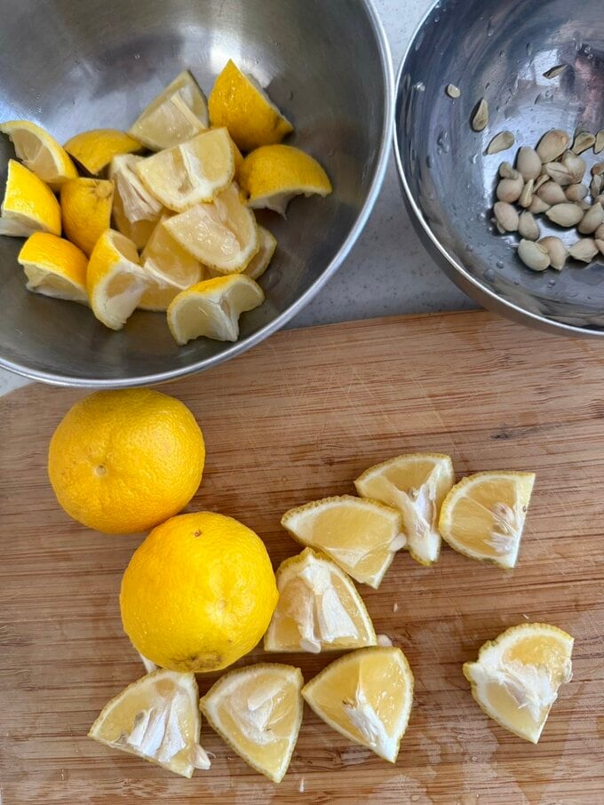 ヘタをとったユズ