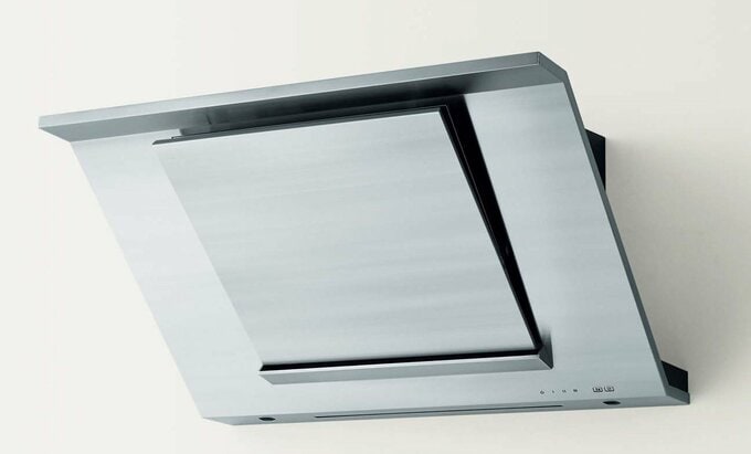 1枚のステンレス板のような形状のレンジフード