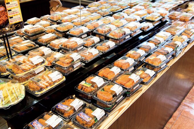 スーパーマーケットの総菜売り場
