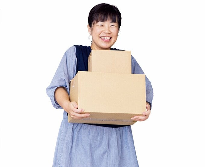 賞品を持つさとがわさん