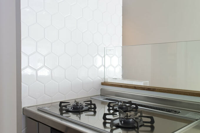 タイル貼りキッチン