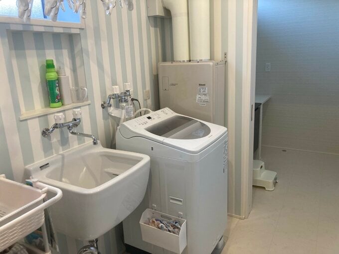 洗濯の左にあるスロップシンク