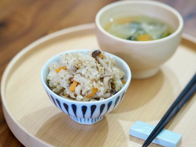 健康と美容にもおすすめ!「3種のキノコ炊き込みご飯」を紹介します