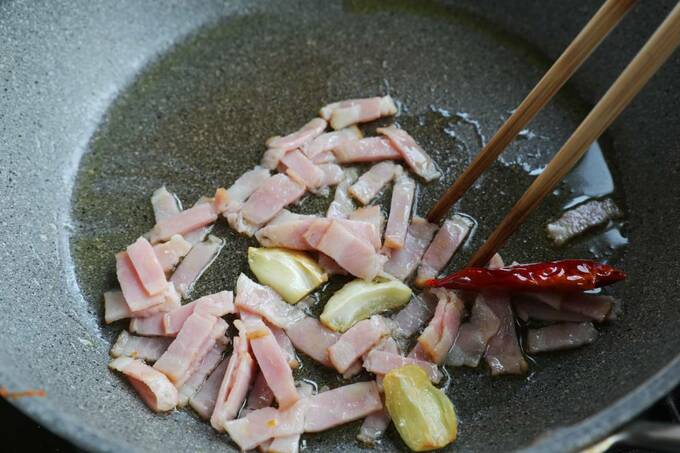 ベーコン炒める