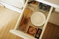 40代、「やってよかった」台所収納の工夫3つ。食器棚を見直したら料理が快適に