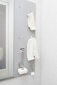 バスグッズは全部壁面へ