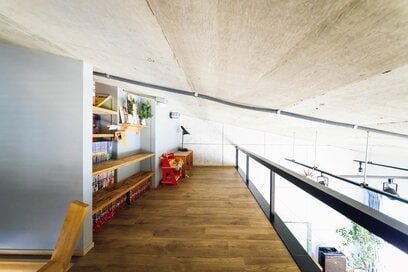 子どもの遊び場兼漫画スペースのロフトにハンモックも！30代夫婦のマンションリノベ