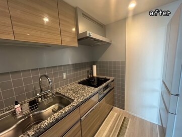中古マンションのキッチンが殺風景…「リメイクシート」で超手軽にDIYした結果