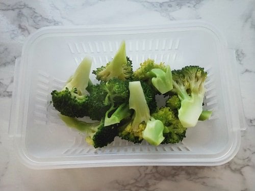 容器にブロッコリー