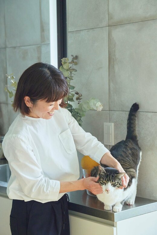 ワタナベマキさんと愛猫のハットリくん