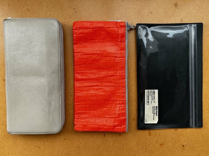 行き先によって使い分けている3種類の財布