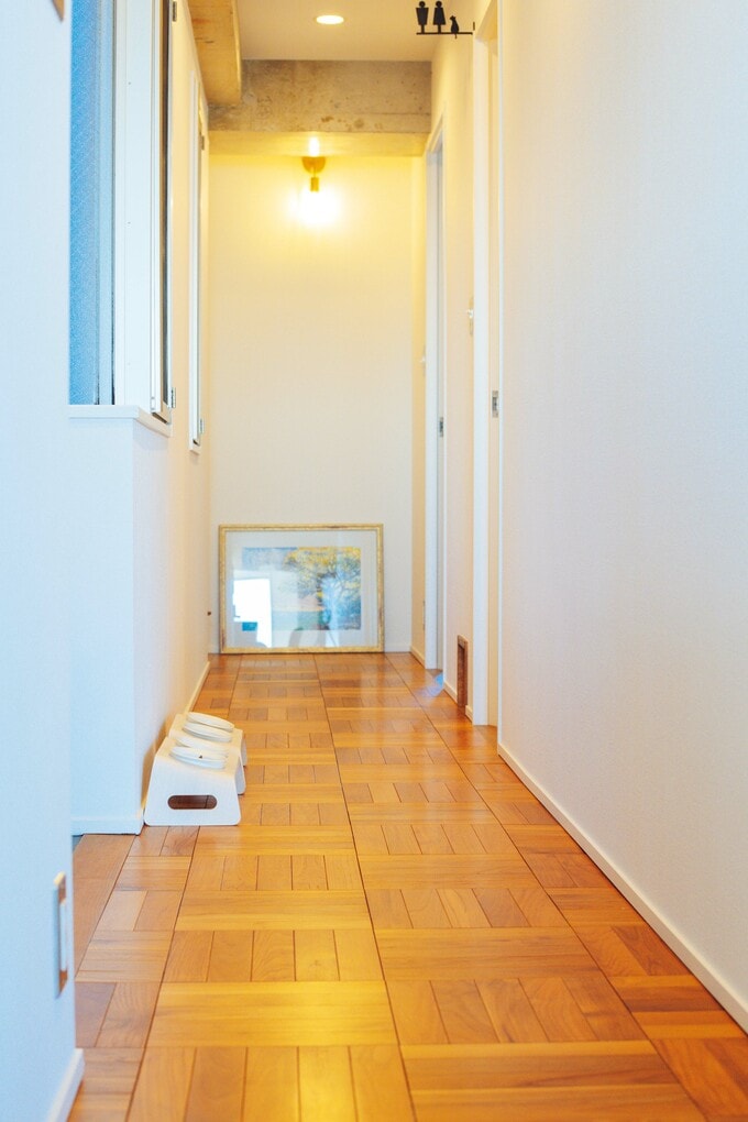 廊下の先にネコ用トイレ