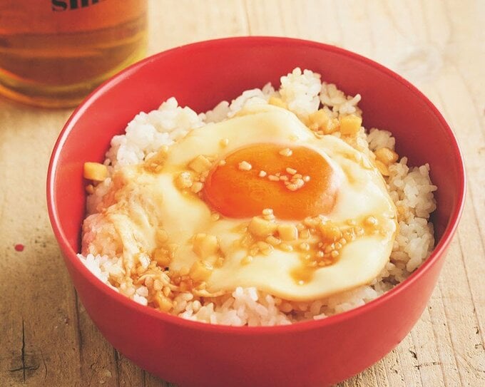 背徳のガリバタ煮込み目玉焼き丼