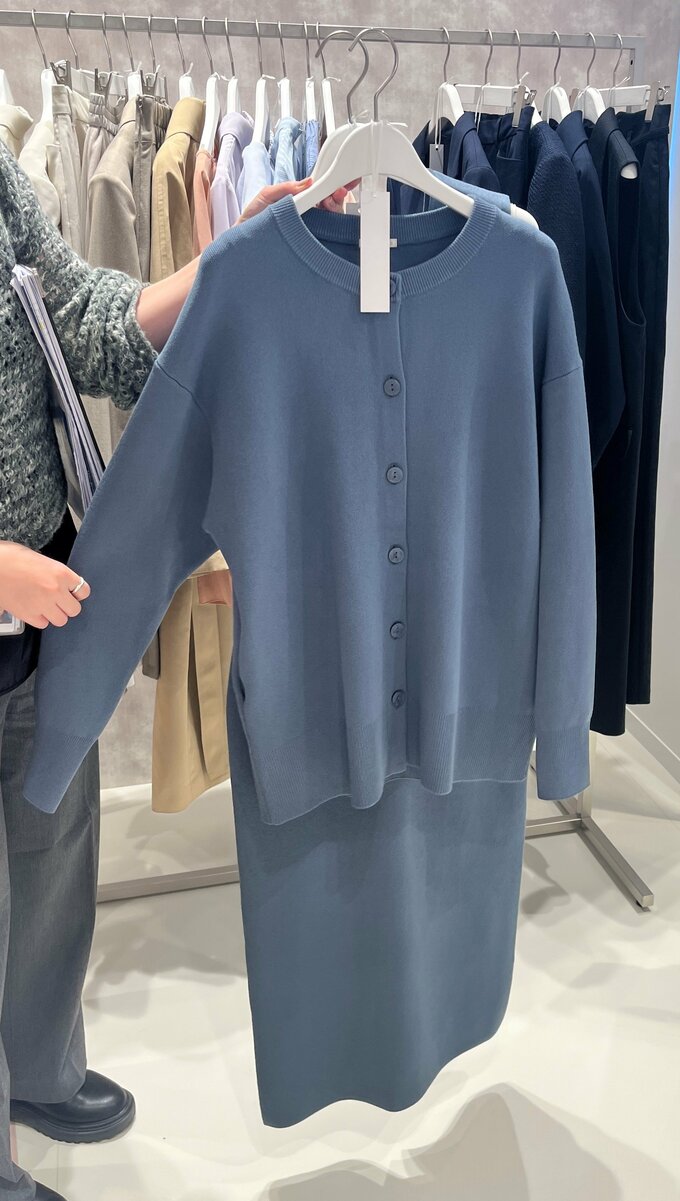 GUのオーバーサイズクルーネックカーディガン