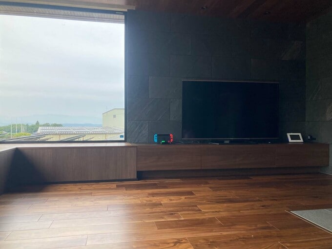 テレビ台とベンチ