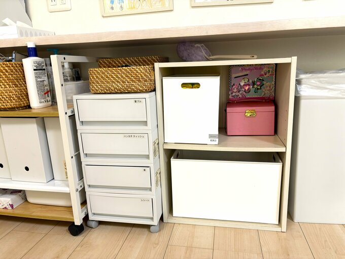 床にモノを直接置かないためのボックス収納