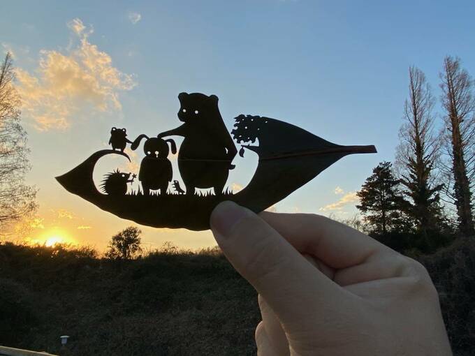 葉っぱの切り絵クマさんたち