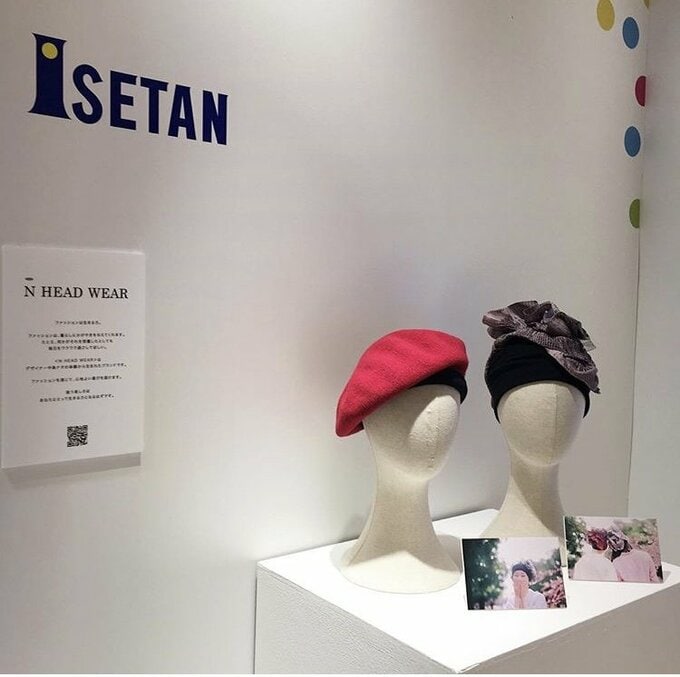 帽子など展示されている様子